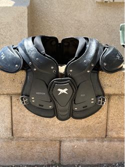 Xenith Flyte 2 Youth Football Shoulder Pads in a size Medium.