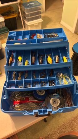 New loaded 3 tray tackle box
