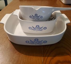Corning ware set of 3 with 2 lids