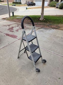 Folding 3 step ladder with dolly