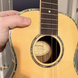 Mitchell baritone ukelele Model MUB-70S/E