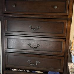 “Sturdy 5-Drawer Chest – Gently Used”