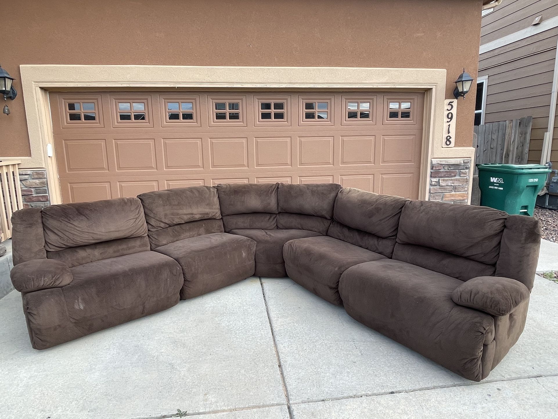 Huge Brown Sectional - FREE DELIVERY 🚚