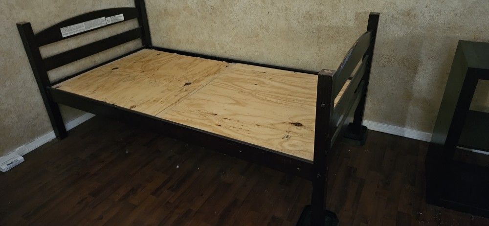 Twin Beds That Can Be Turned Into Bunkbeds ( No Longer Have Attachment Hardware)