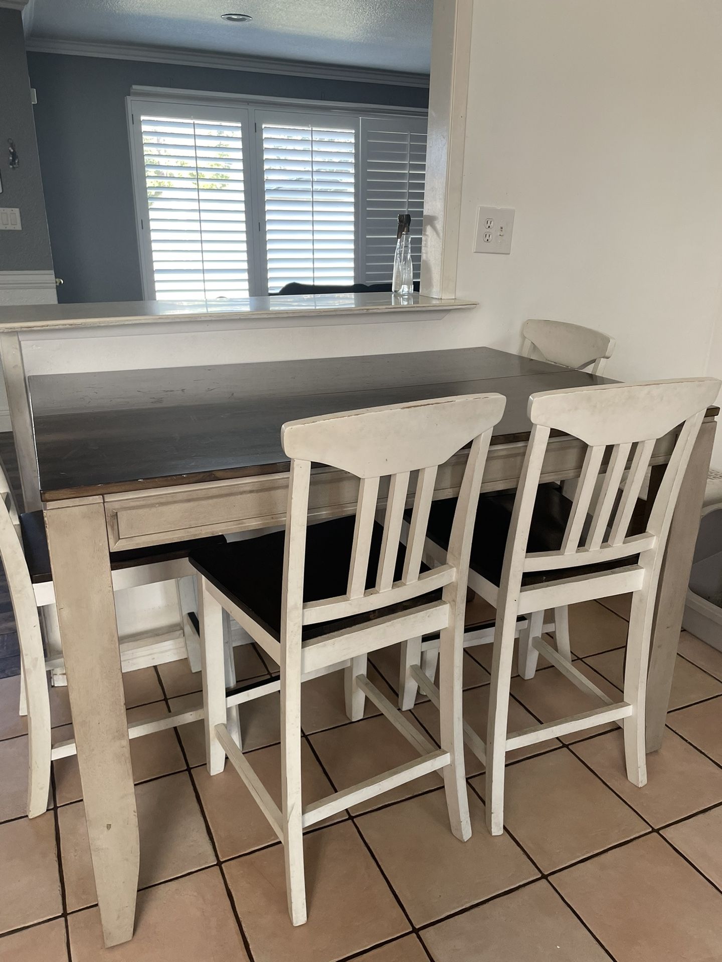 Expandable Dinning Table Set