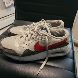 NIKE SNEAKERS SIZE 7.5 MEN