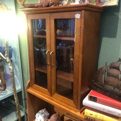 Small Wood Shelf w/Glass Doors C05)
