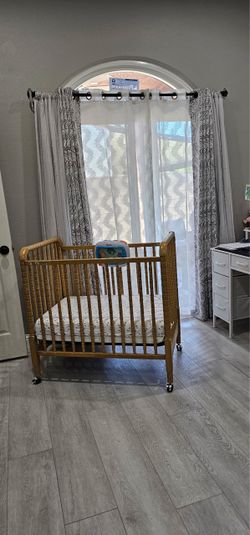 Baby Crib with Mattress