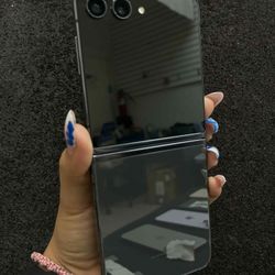 SAMSUNG GALAXY ZFLIP 5 256GB UNLOCKED✅
