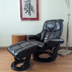 Large Ekornes Stressless Style Brown Leather Lounge Chair Recliner & Ottoman by Benchmaster 