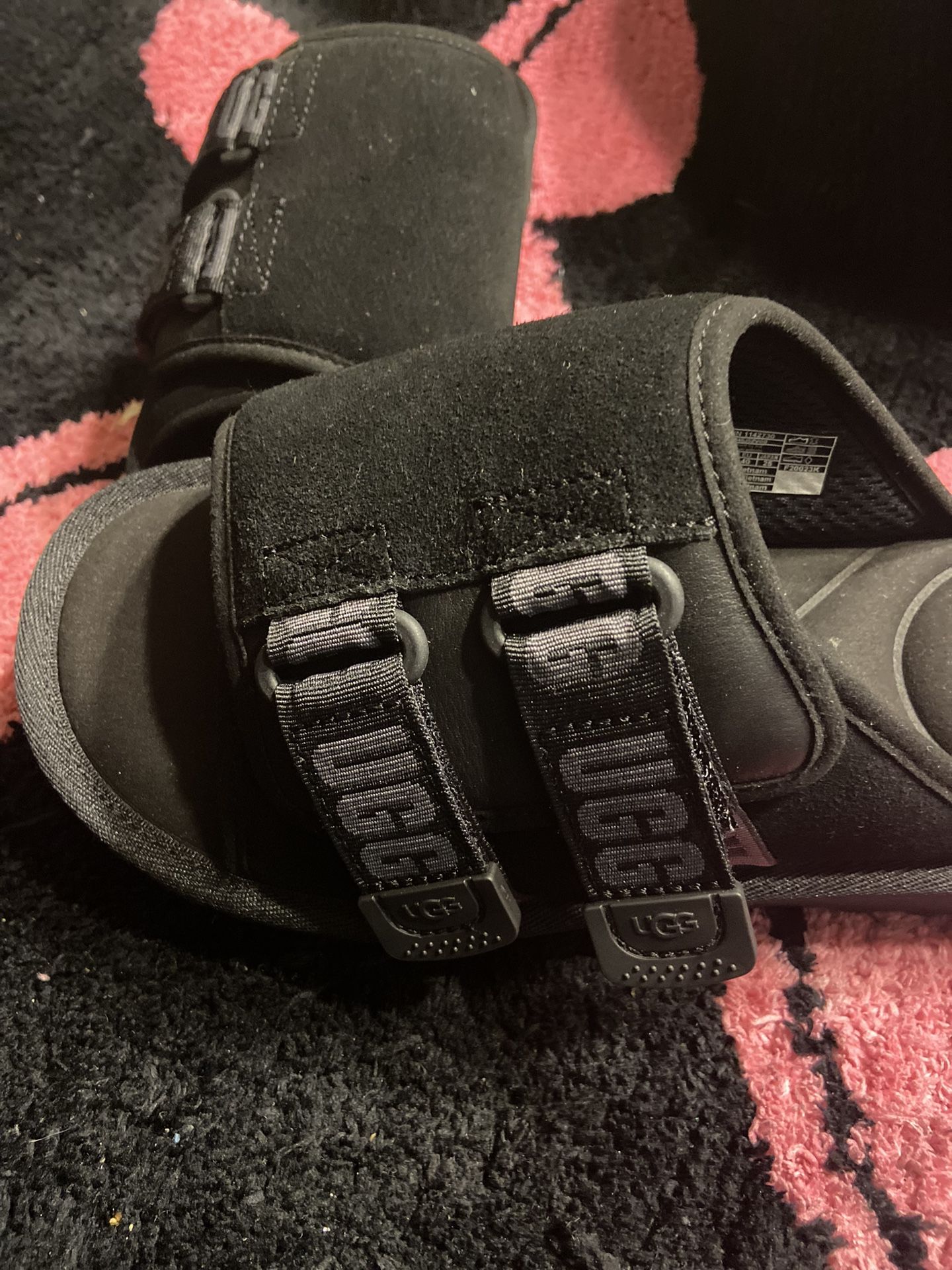 Brand new UGGs men slides a size 7