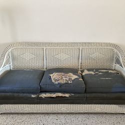 Antique Wicker Sleeper Sofa (Hide-A-Way)