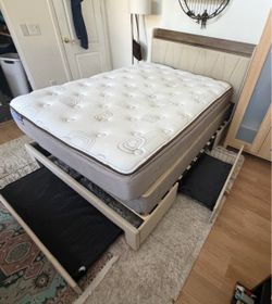 Full bed with box spring and mattress and bed cover🔺Like new