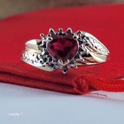 10K Yellow Gold Heart-Shaped Ruby and Genuine Diamonds Ring Size 6.5 - Solid Gold!/ Anillo de Oro con Rubí y Diamantes! 👌🎁Post Tags: 10K 14K