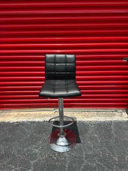 BLACK HIGH CHAIR / BARSTOOL