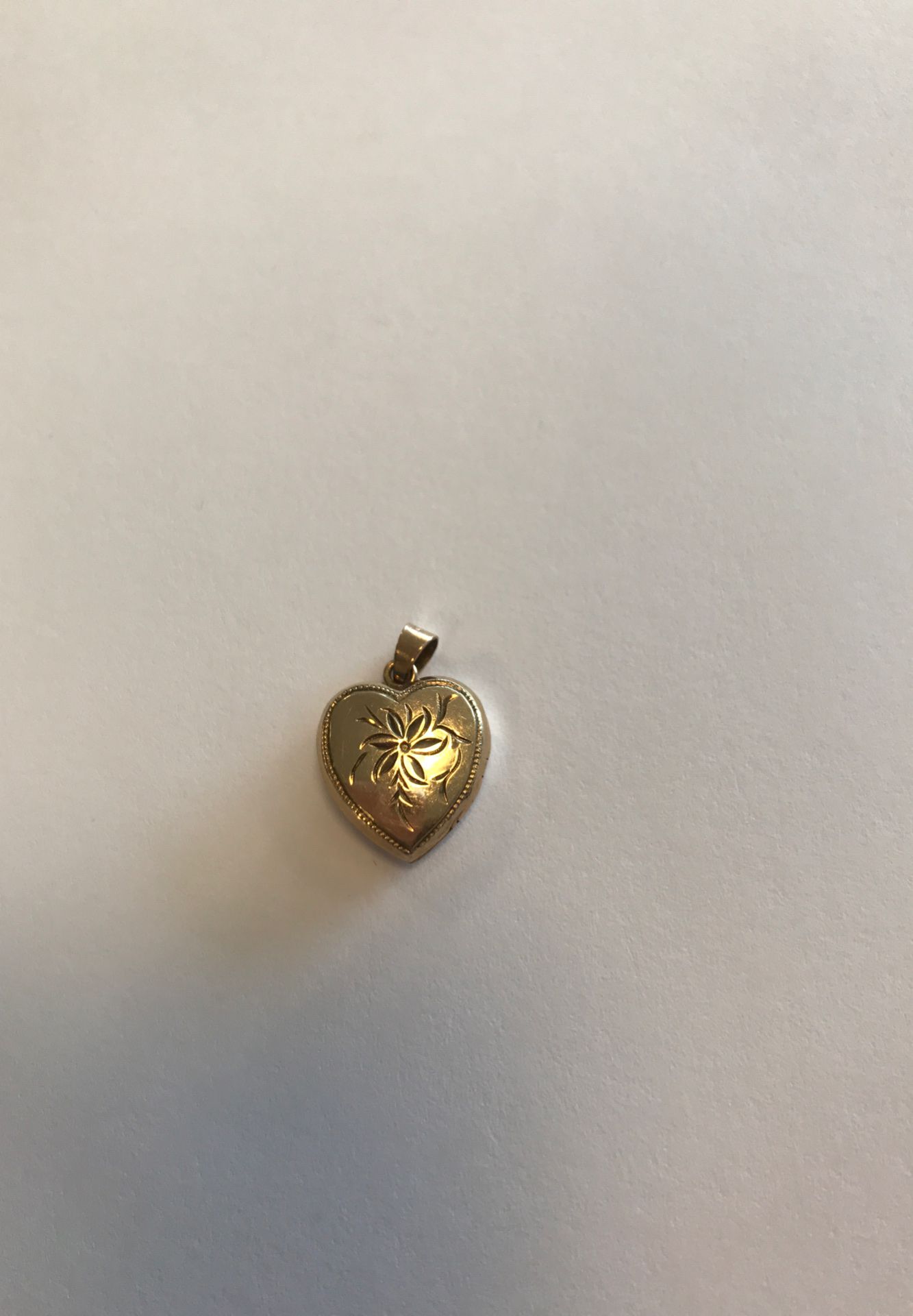 Gold heart locket 10kt