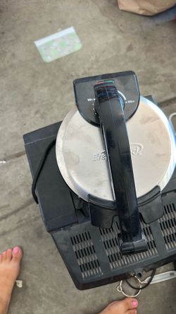 be a Brentwood 12-inch electric tortilla and roti maker