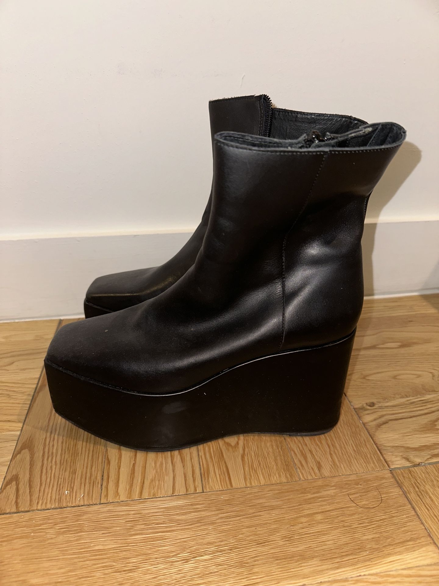 Jeffrey Campbell Platform Booties Size 7.5