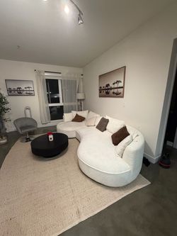 Boucle Sofa curved 125”
