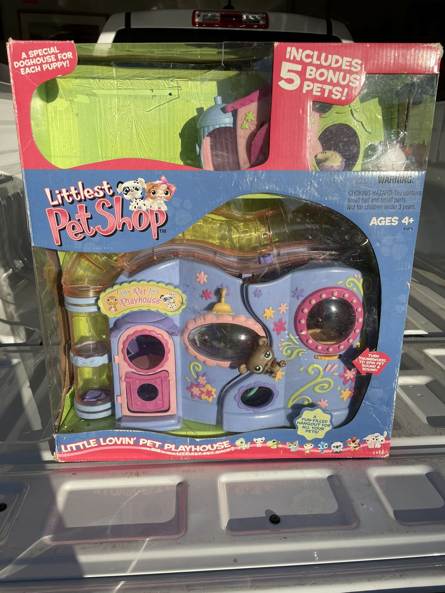 Littlest Pet Shop GIANT House Pet Hotel Playset WITH ORIGINAL BOX AND FIGURES! LPS Toys