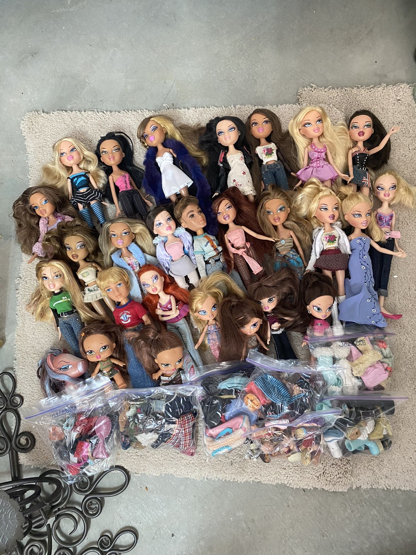 BRATZ dolls!!! Huge Selection With Clothing And Accessories!!!