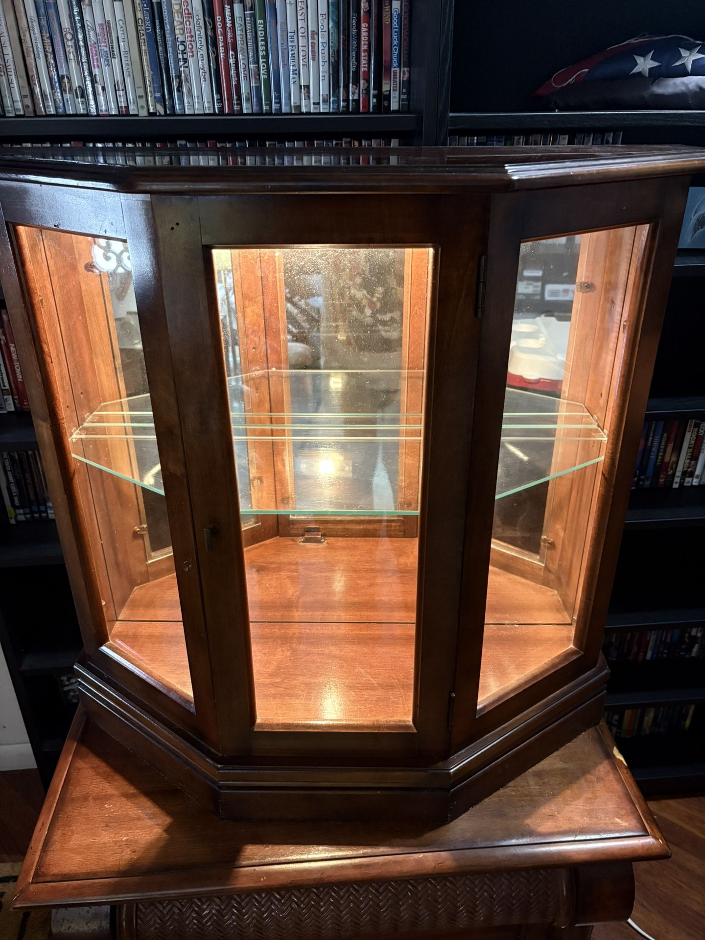 Pulaski Furniture Corporation Lighted Curio Cabinet