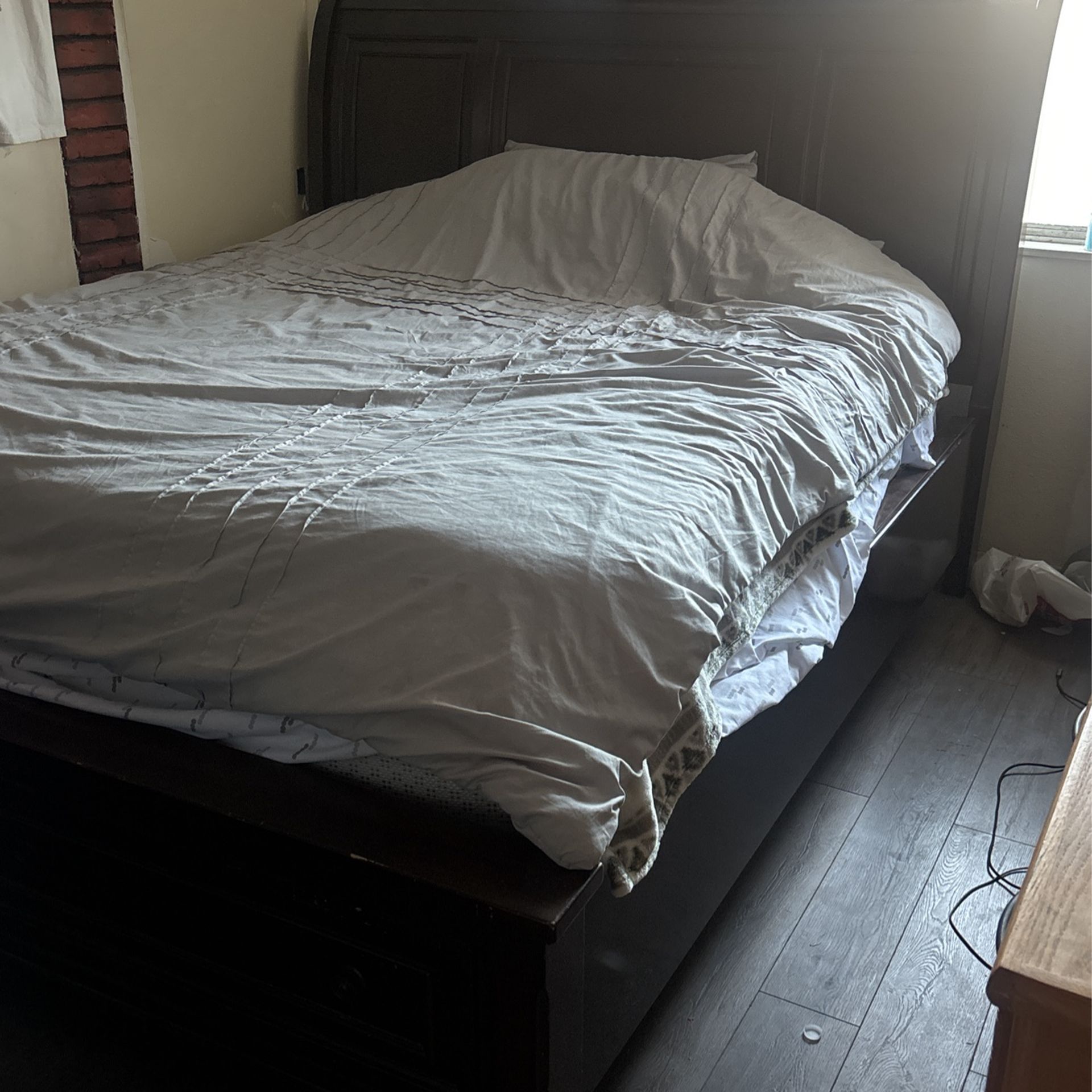 King Size Bed Frame And Mattresse