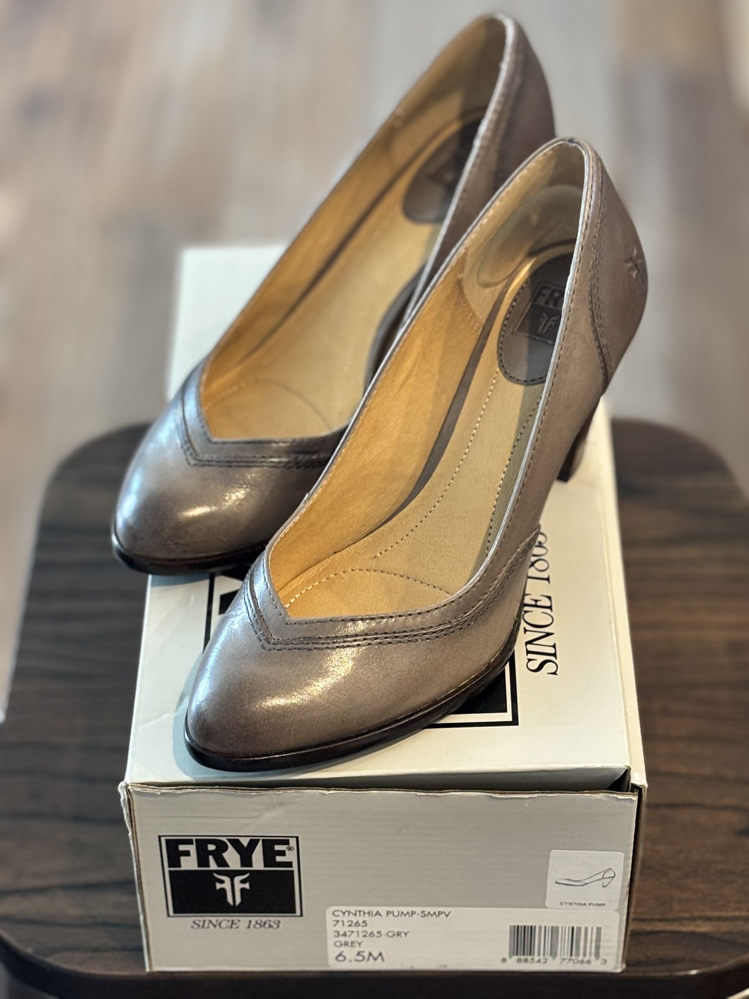 FRYE Cynthia Pump