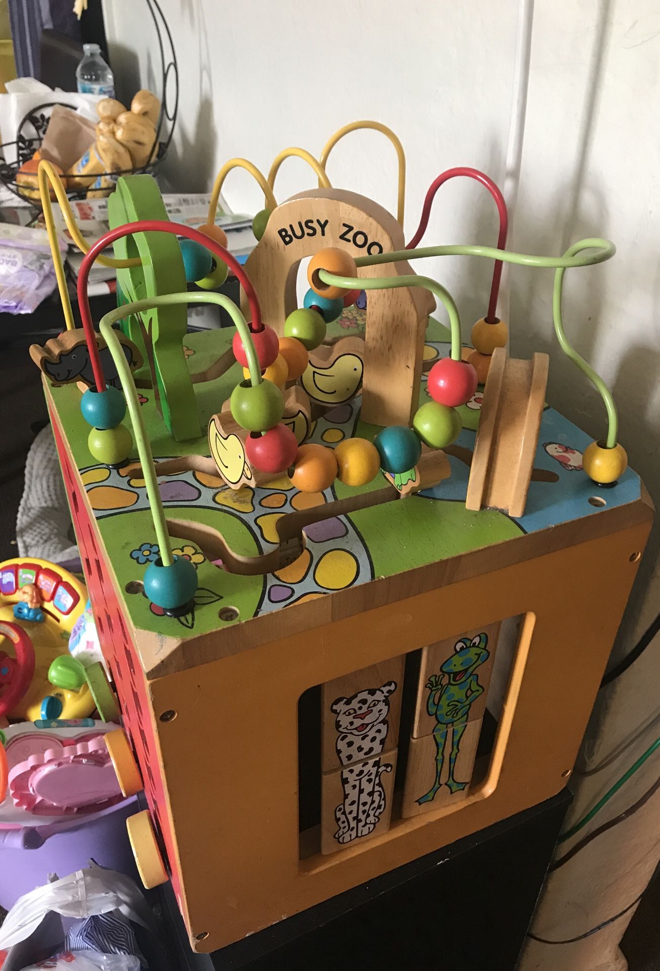 Busy zoo activity cube