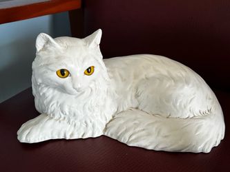 White cat sculpture by Homco signed and numbered