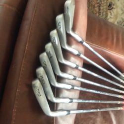 Titleist 775 CB Forged RH Iron Set 4-PW NS Pro 100 Regular Steel Shafts 