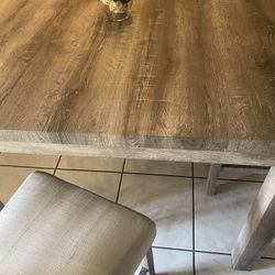 dining Table w/4 chairs 