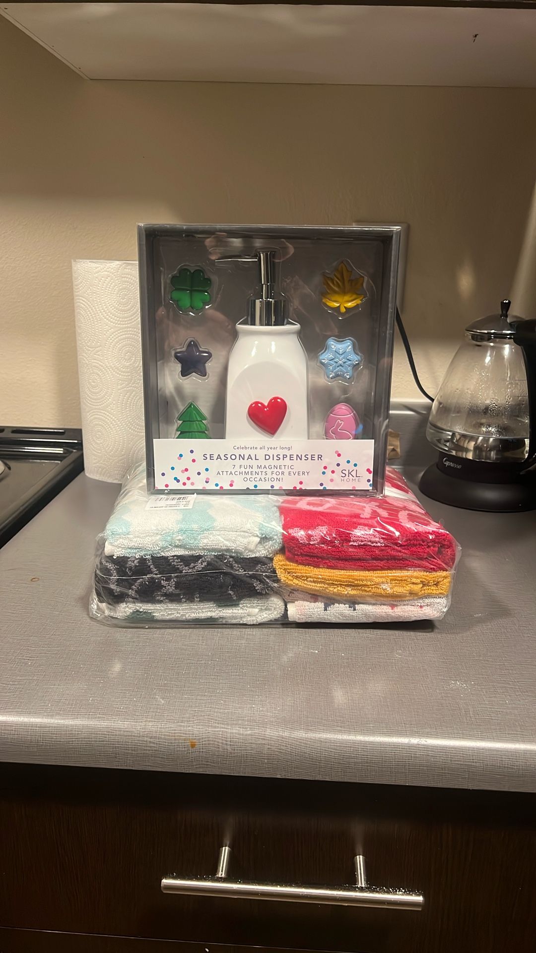 Seasonal Soap Dispenser And Matching Towels