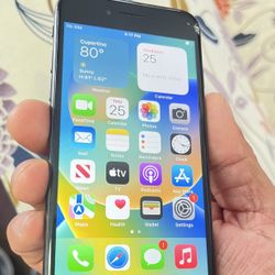 iPhone 8 64gb Unlocked. (small Crack In Screen). Fully Functional. 