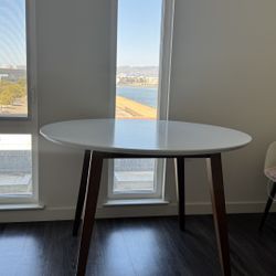 Dining Table. Solid Wood. 