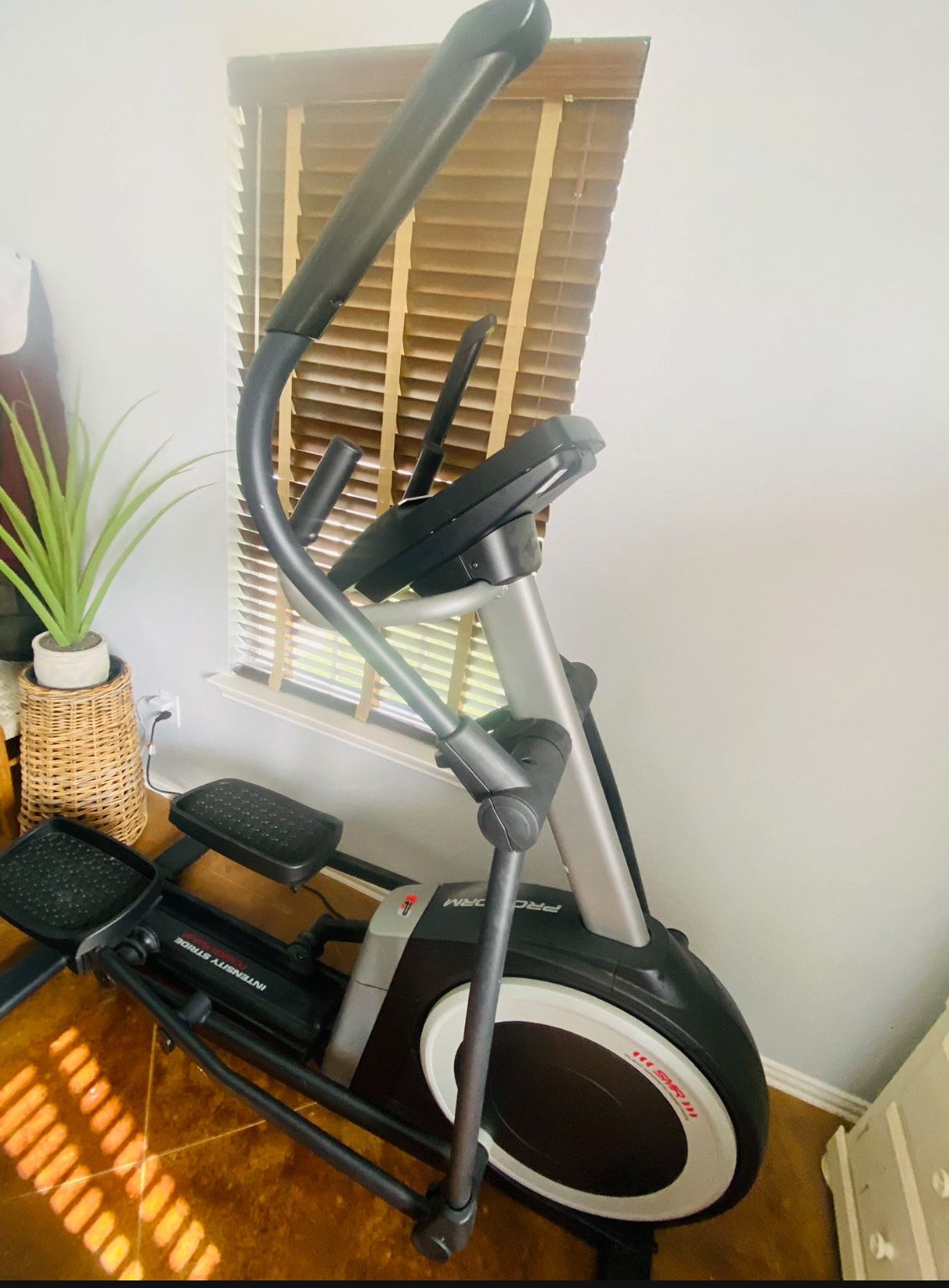 Proform IFit Elliptical With 1 Year IFit Coach Membership