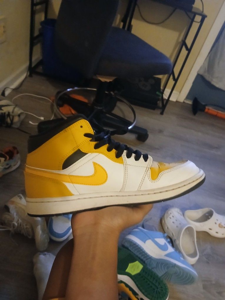 Jordan 1's Yellow White And Black