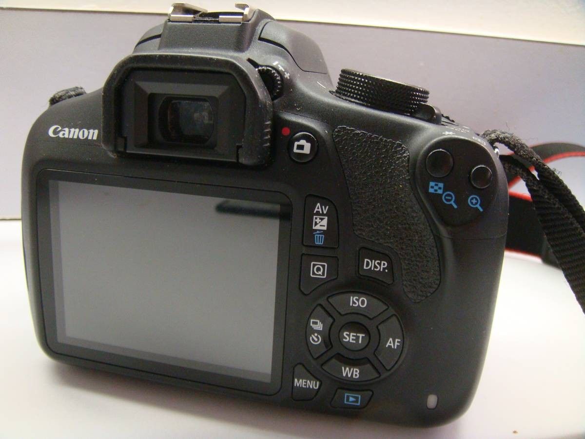 Canon Rebel T5, Comes with Zoom Lense, Battery and Charger, Ready To Start Using