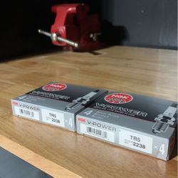 NGK TR5 Spark Plugs New X8