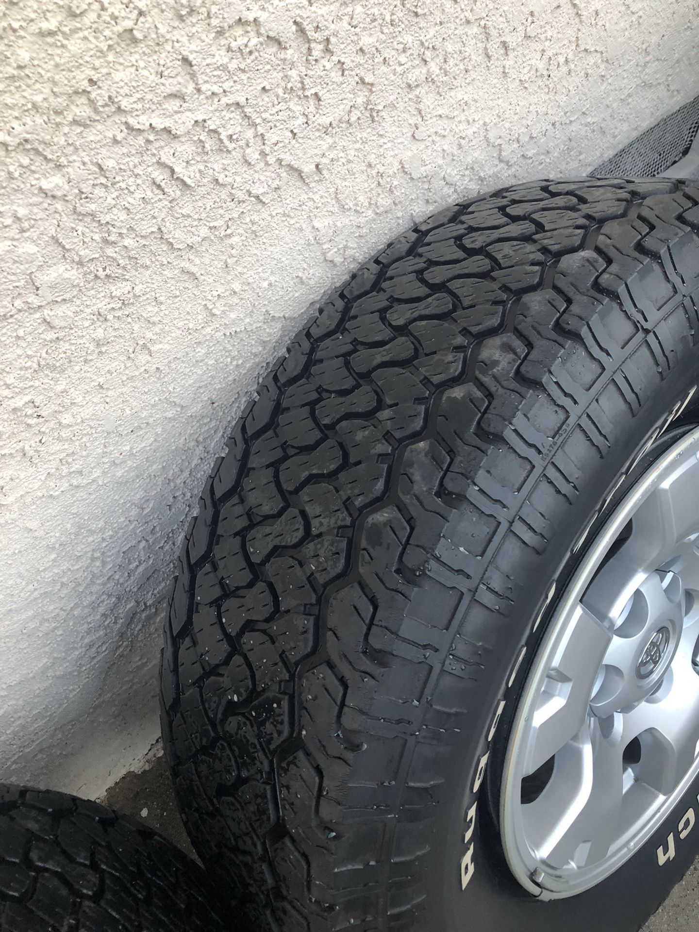 Set Of (4) 16”Wheels Tires OEM Toyota Runner 20052015 Set