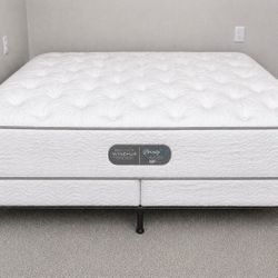 Very Nice King Simmons Beautyrest Hospitality Pillowtop Mattress, Boxsprings and Metal Bed Frame 