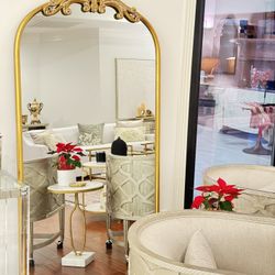 Full Length Mirror Brand New Just Used For A Few Weeks. Best Quality From High-End Store No Marks No Scratches. No Pets In The Home.