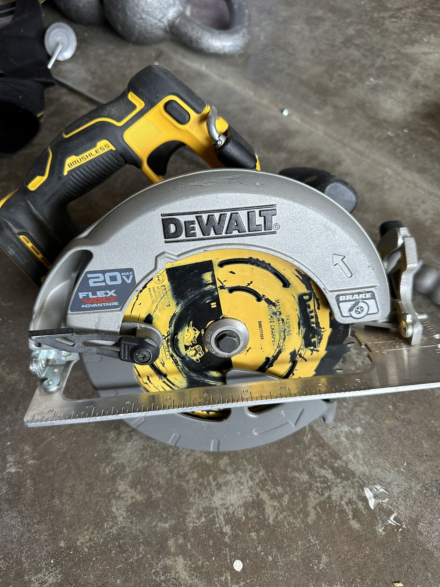 20V MAX Cordless Brushless 7-1/4 in. Sidewinder Style Circular Saw with FLEXVOLT ADVANTAGE (Tool Only)