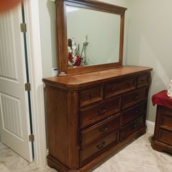 Queen size bedroom suite