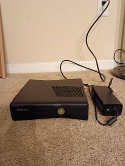 Microsoft Xbox 360 S Slim Black Console Model 1439 W/ Power Supply