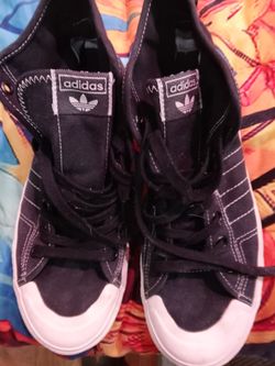 Men's Adidas tennis shoes
