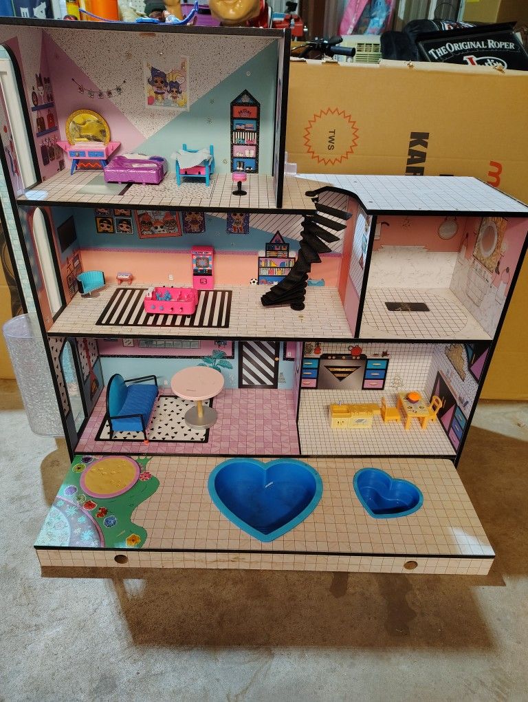 LoL Doll House And Accessories