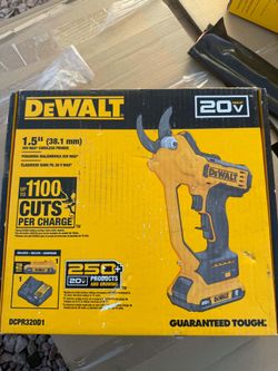 DEWALT
20-Volt MAX 1 -1/2 in. Capacity Cordless Battery Powered Pruner Kit with 2.0 Ah Battery and Charger