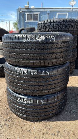 245//40//19
Dunlop
99% de vida 
Dot 22.  3 tireS