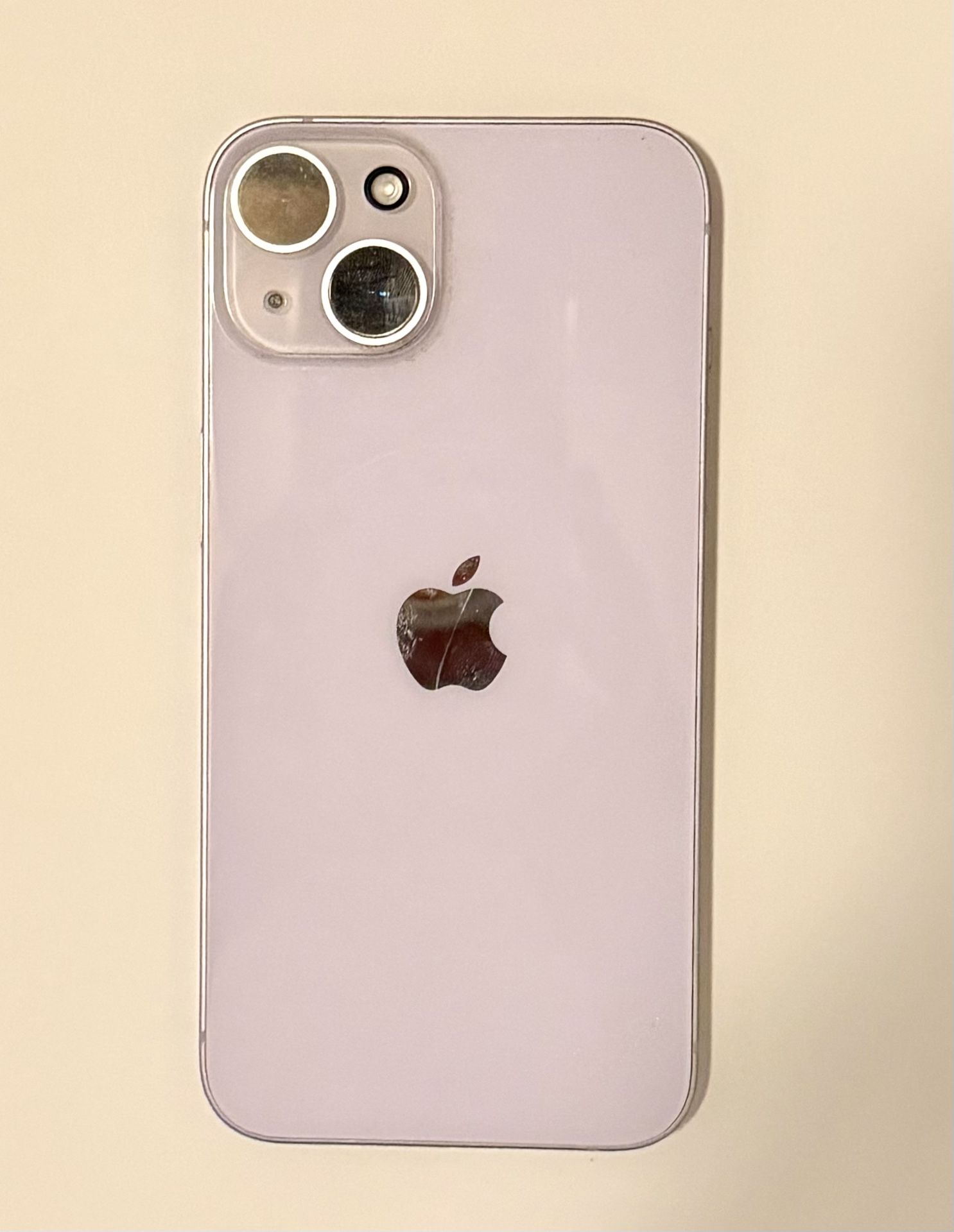 iPhone 14 (128 GB) Bundle (phone + 7 cases + portable charger + 4 USB cords)